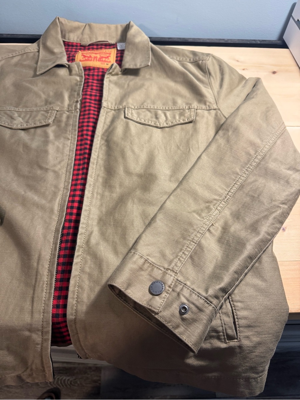 Levi's Men's Tan Workwear Jacket with Red Plaid Lining - Picture 5 of 11